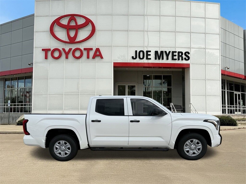 2026 Toyota Tundra SR CrewMax photo 3