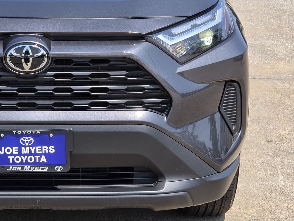 Used 2025 Magnetic Gray Metallic Toyota XLE image 4
