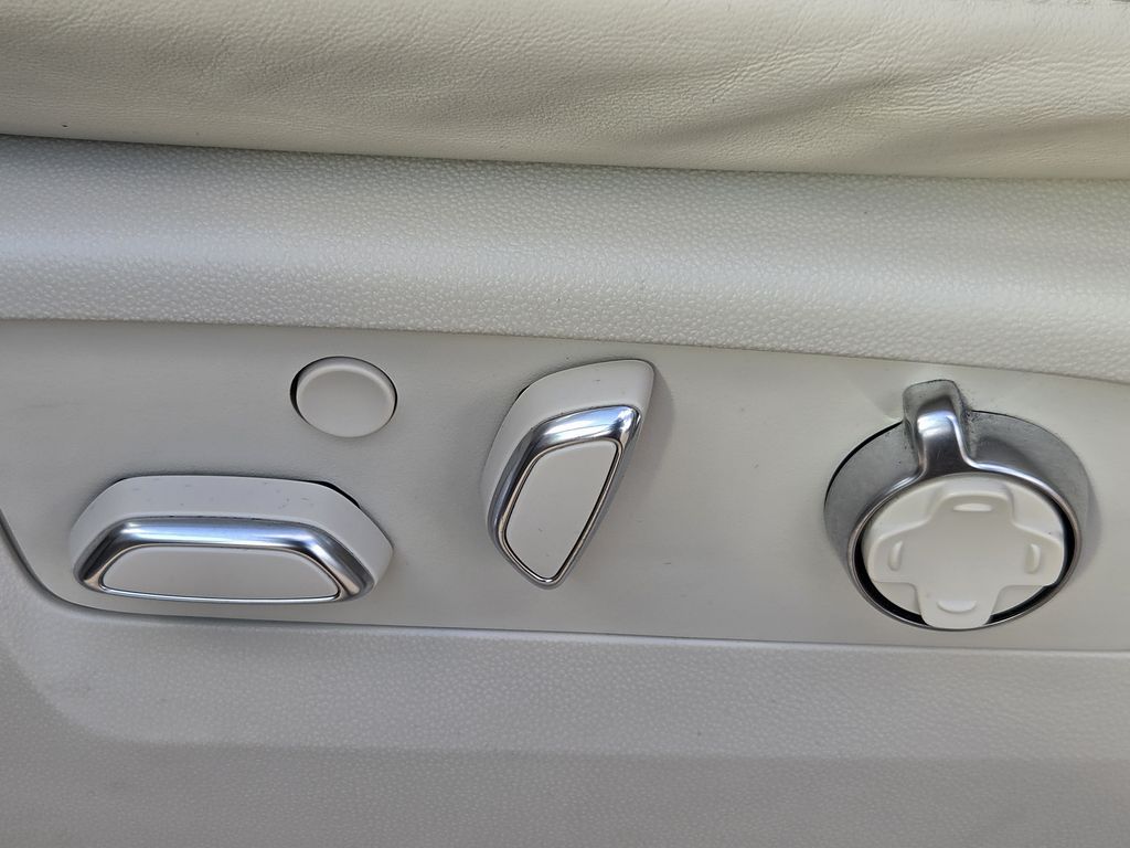 Used 2022 Crystal White Tricoat Cadillac Premium Luxury Platinum image 27