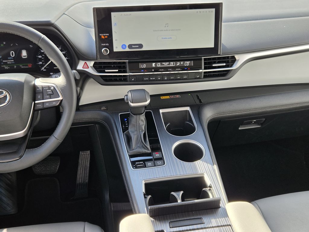 Used 2025 Pearl Toyota XLE image 17