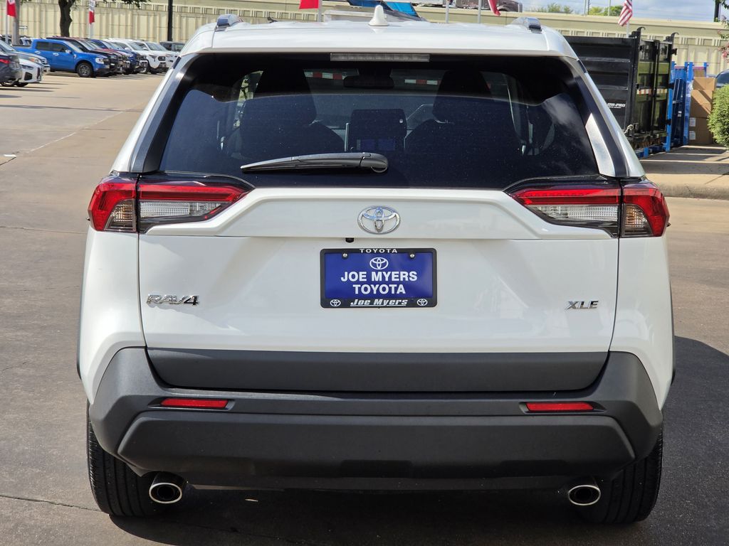 Used 2025 Ice Toyota XLE image 8