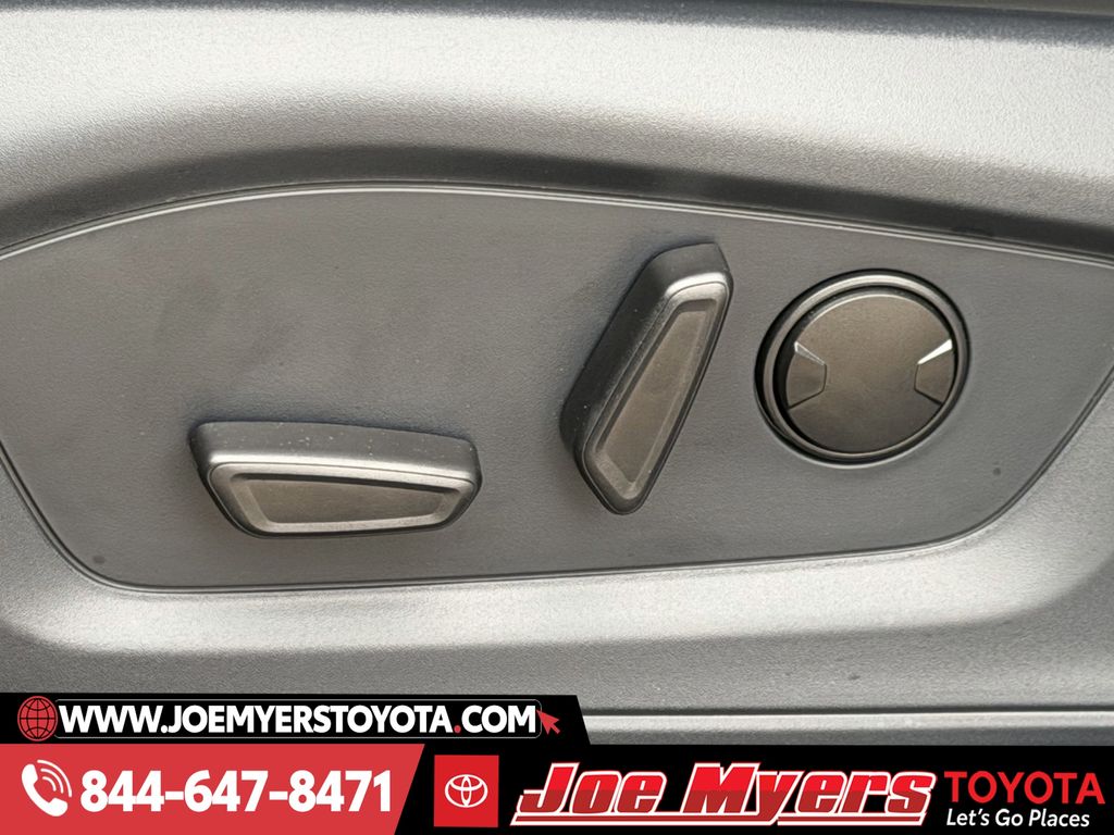 Used 2025 Vapor Blue Metallic Ford Active image 28