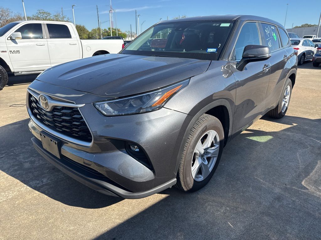 2025 Toyota Highlander LE FWD