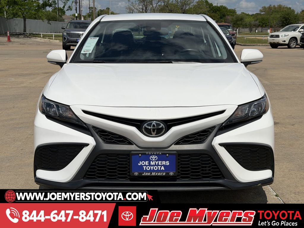 Used 2023 Ice Cap Toyota SE image 3