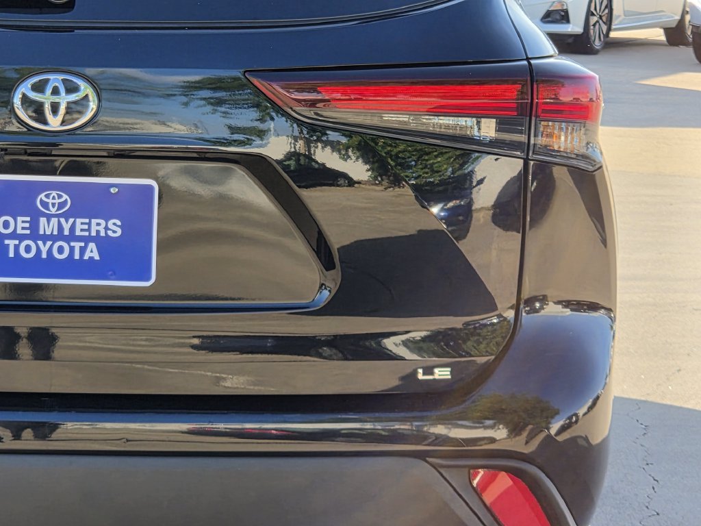 Used 2025 Midnight Black Metallic Toyota LE image 9