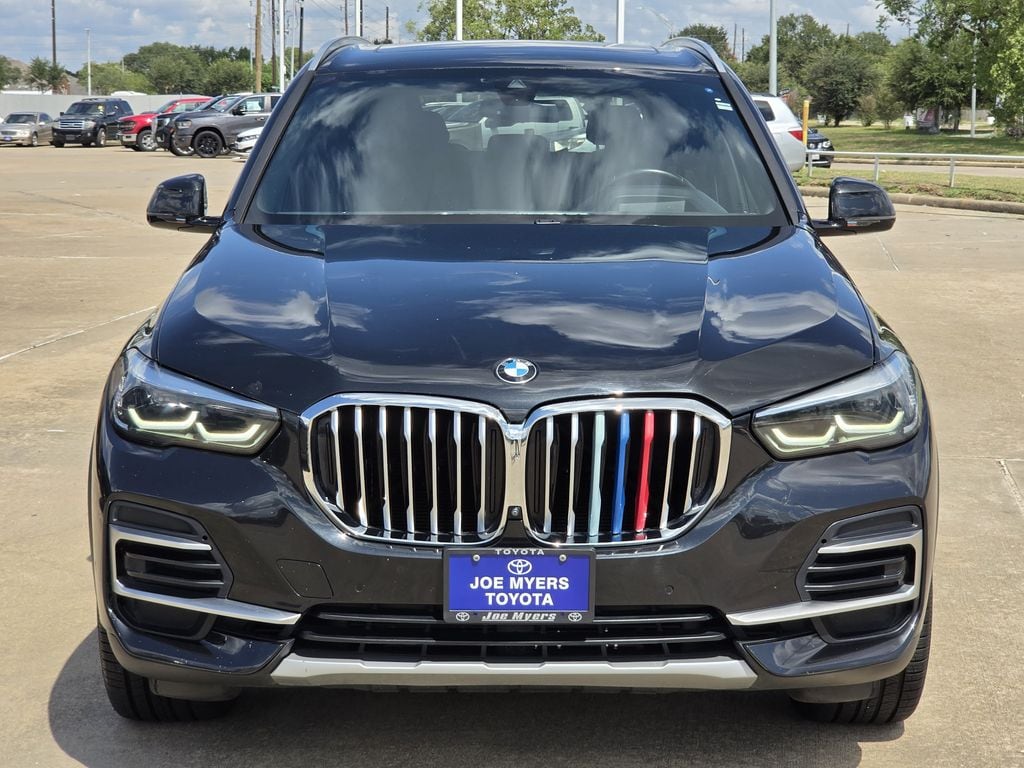 Used 2023 Black Sapphire Metallic BMW sDrive40i image 3
