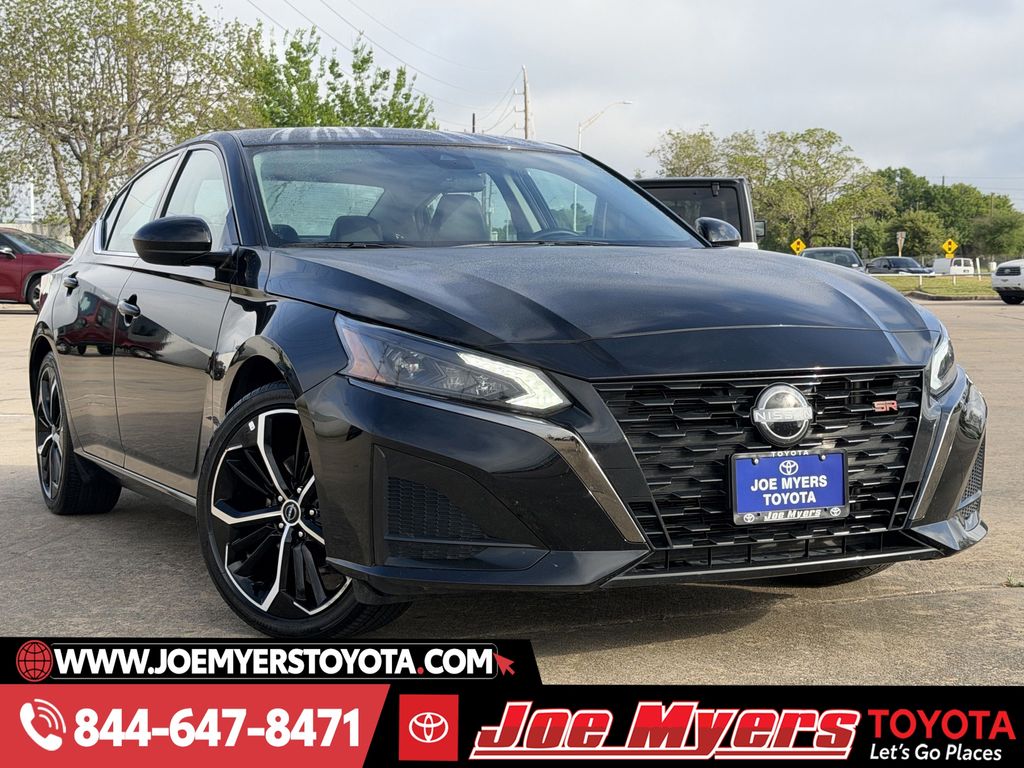Used 2025 Super Black Clearcoat Nissan 2.5 SR image 2