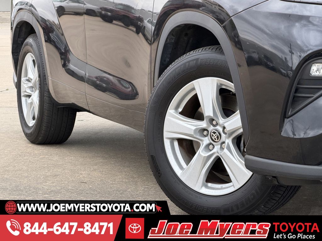 Used 2025 Midnight Black Metallic Toyota LE image 12