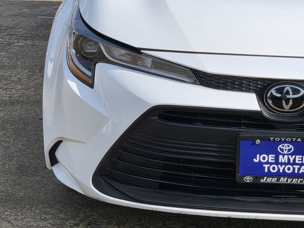 Used 2024 Ice Toyota LE image 5