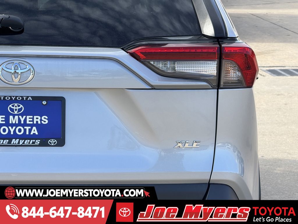 Used 2023 Silver Sky Metallic Toyota XLE image 9