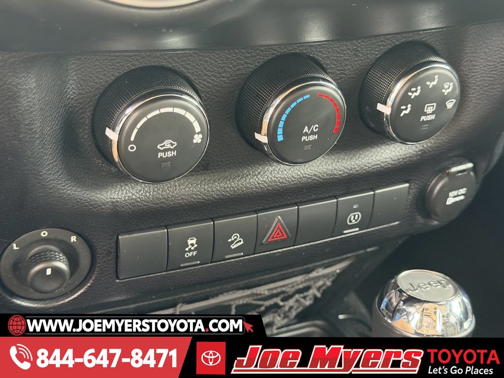 Used 2016 Hydro Blue Pearl Coat Jeep Unlimited Sahara image 20