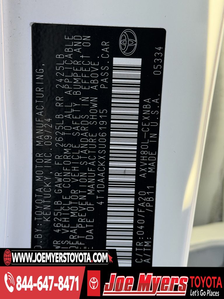 Used 2025 Ice Cap Toyota LE image 31