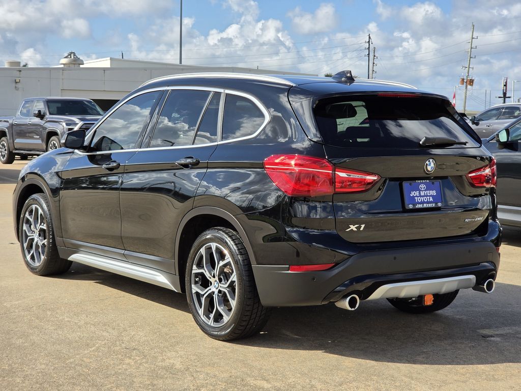Used 2022 Jet Black BMW sDrive28i image 7