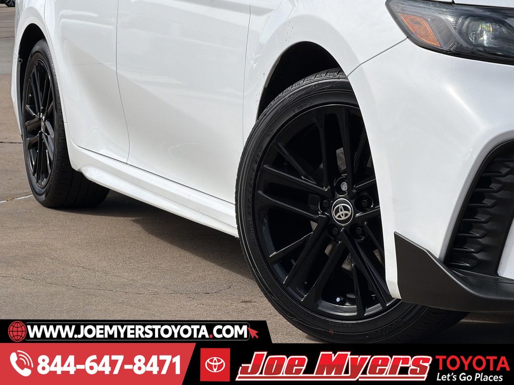 Used 2025 Ice Toyota SE image 12