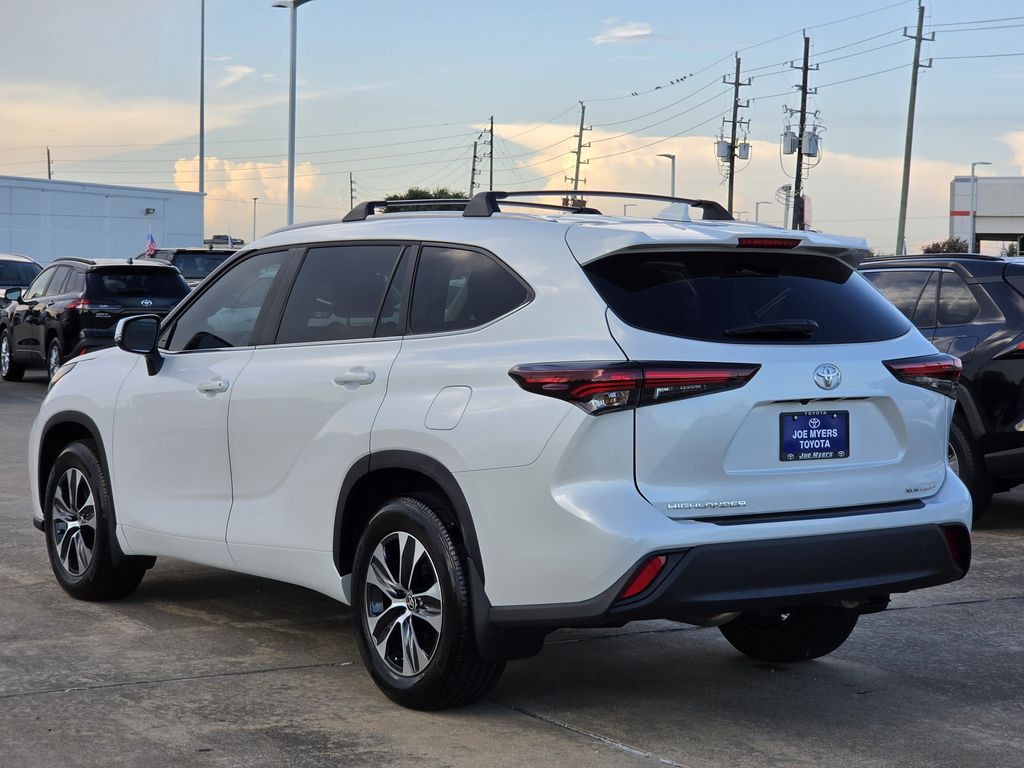 Used 2026 Pearl Toyota XLE image 7