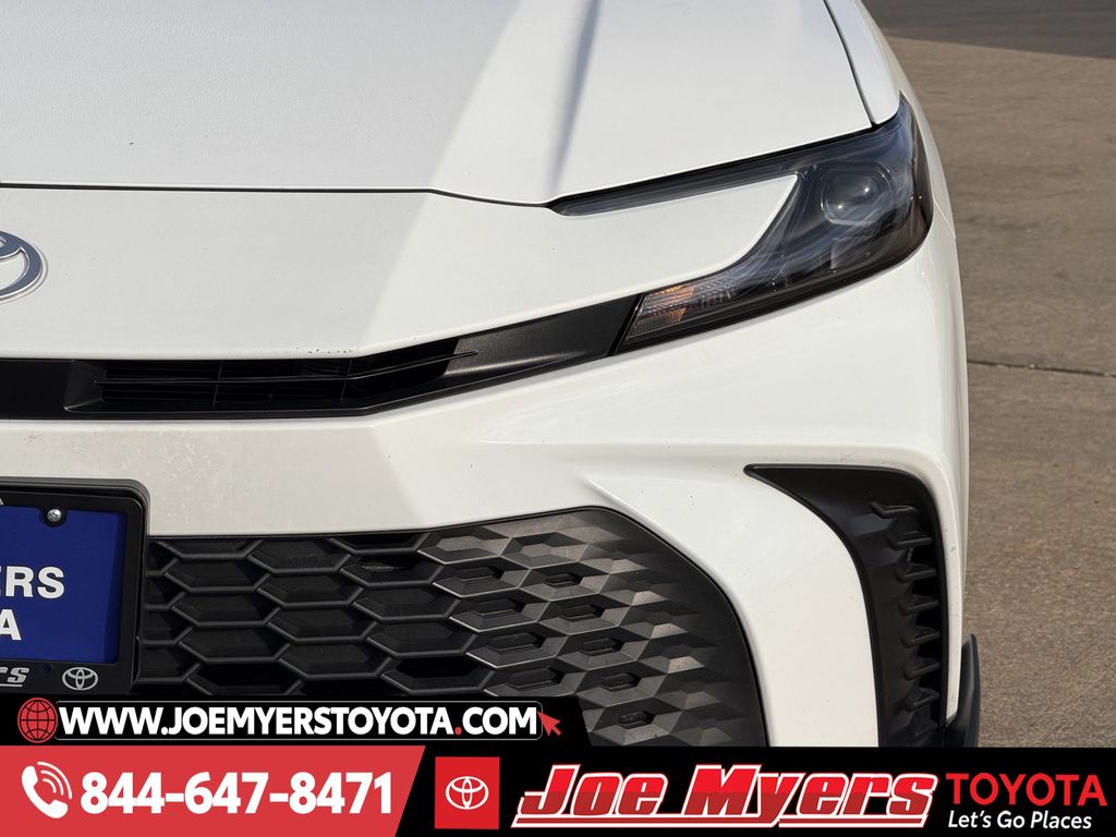 Used 2025 Ice Cap Toyota SE image 4