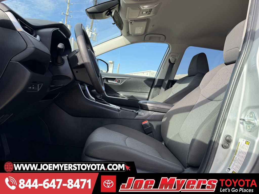 Used 2025 Silver Sky Metallic Toyota XLE image 27