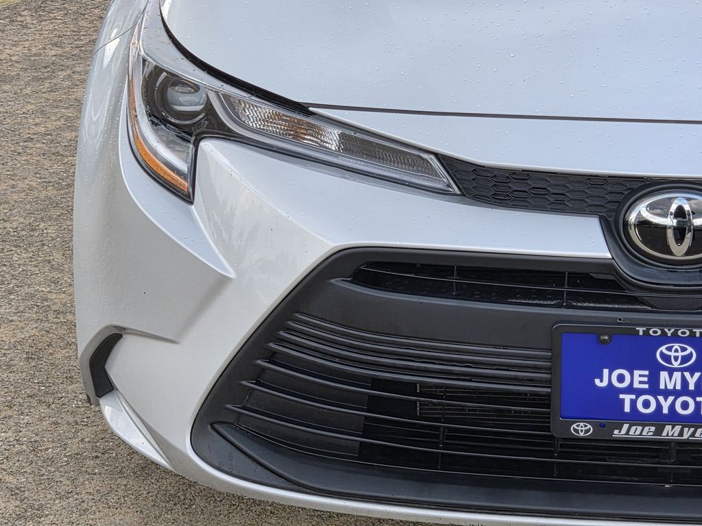 Used 2025 Classic Silver Metallic Toyota LE image 5