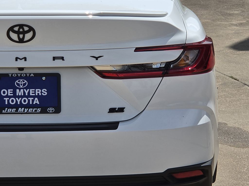 New 2026 Ice Cap Toyota SE image 9