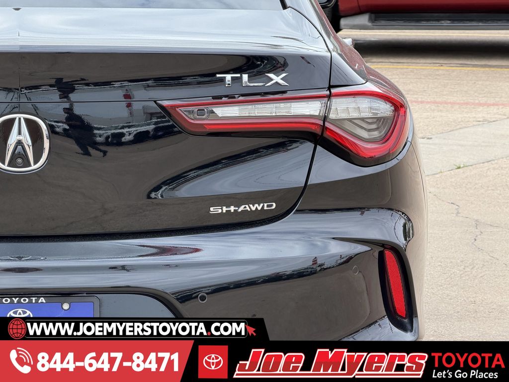 Used 2023 Majestic Black Pearl Acura Advance image 9