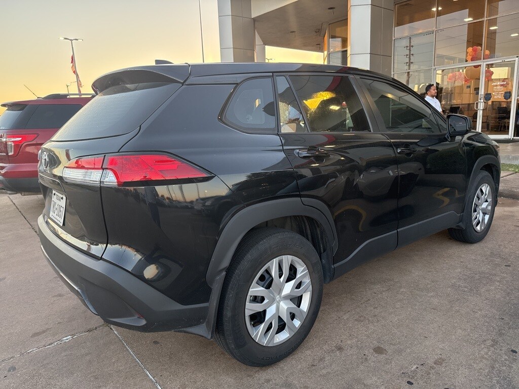 2023 Toyota Corolla Cross L photo 3