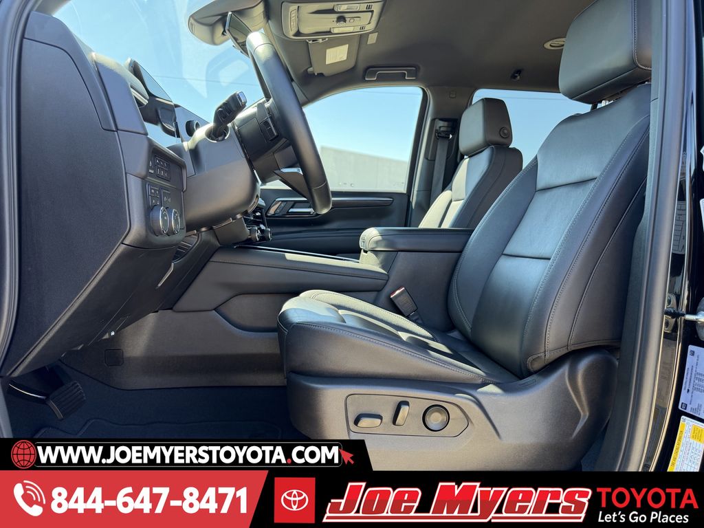 Used 2025 Black Chevrolet LT image 27