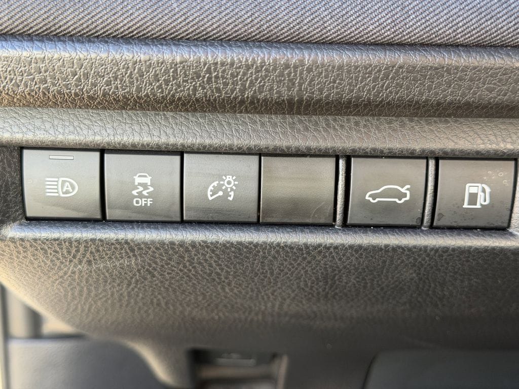 2025 Toyota Camry LE - Photo 25
