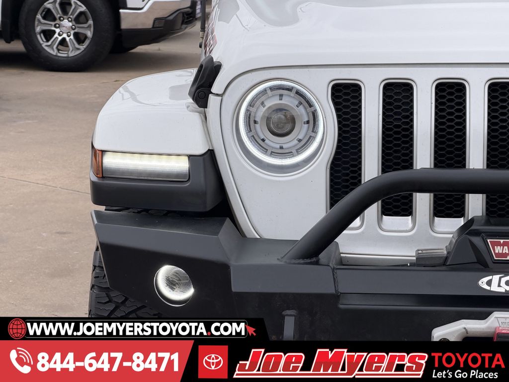 Used 2018 Bright White Clearcoat Jeep Unlimited Sahara image 5