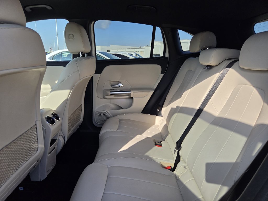 Used 2025 White Mercedes-Benz GLA 250 image 28