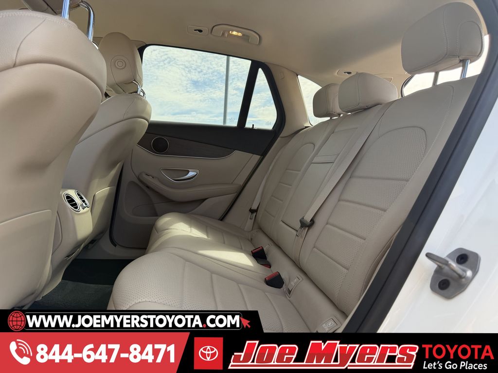 Used 2021 Polar White Mercedes-Benz GLC 300 image 30