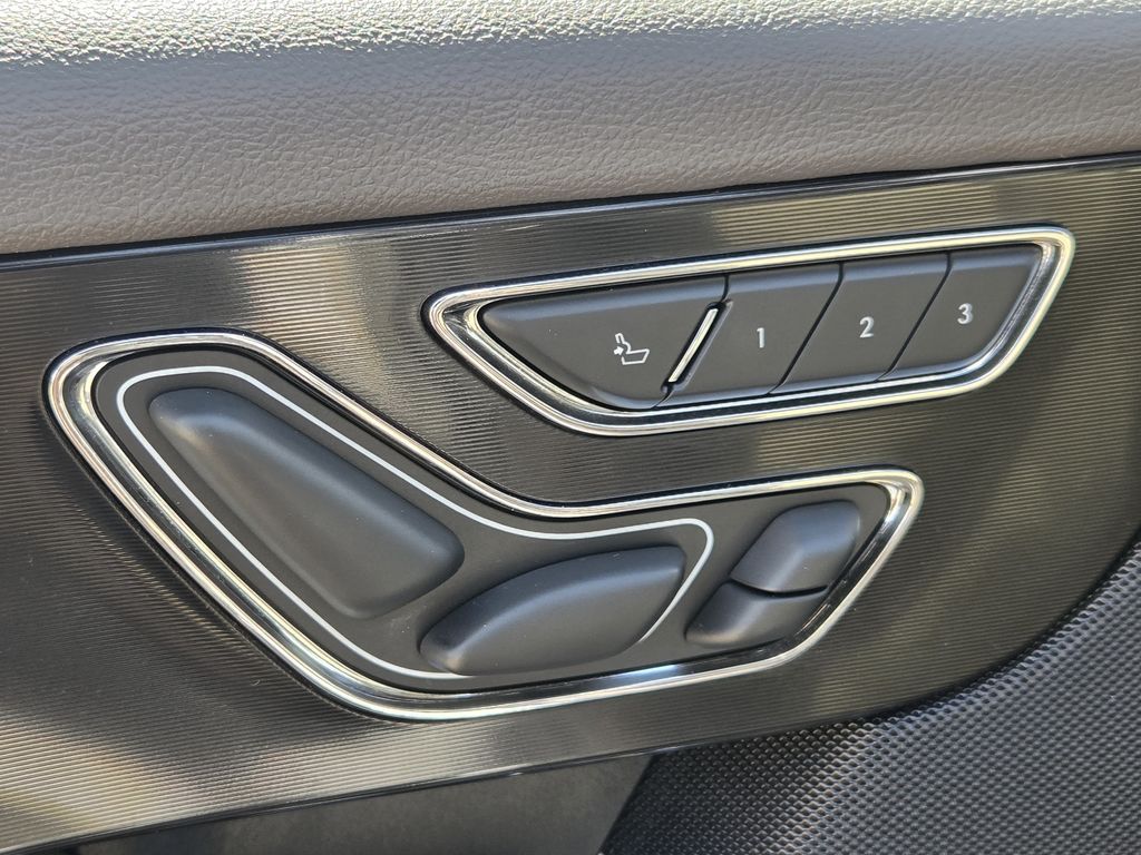 Used 2022 Radiance Metallic Lincoln Grand Touring image 27