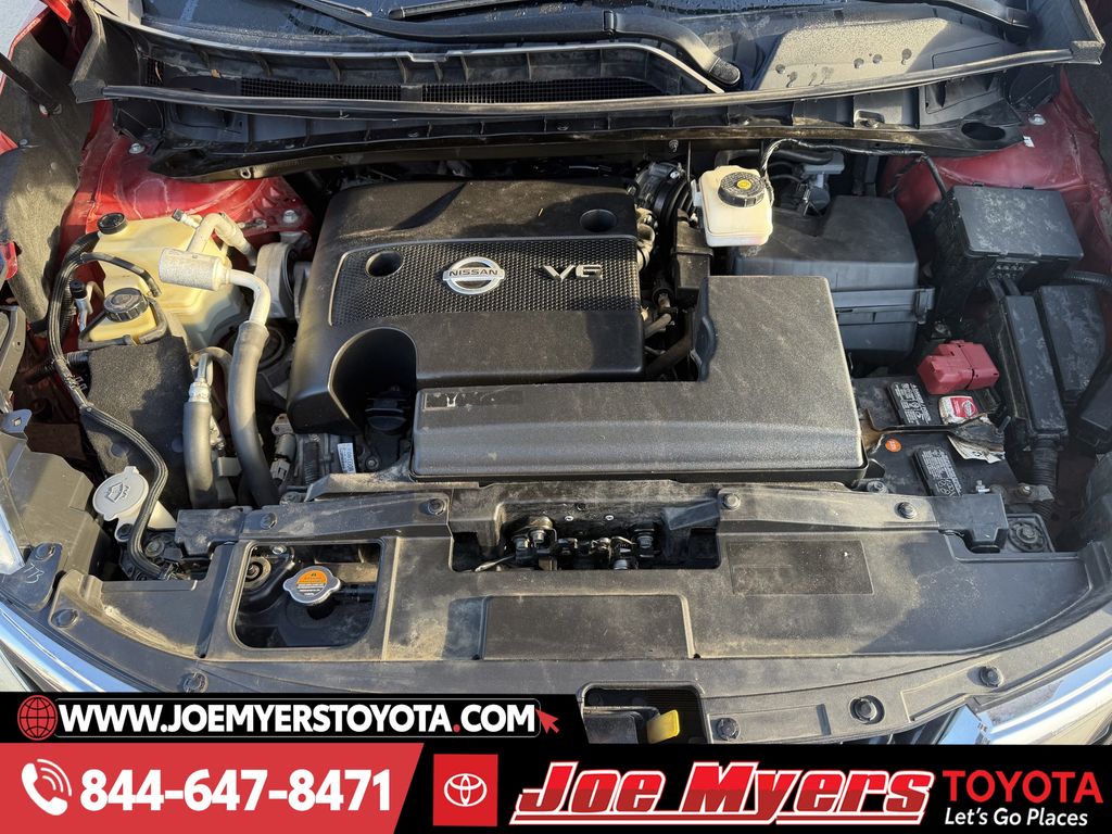 Used 2018 Cayenne Red Metallic Nissan Platinum image 32