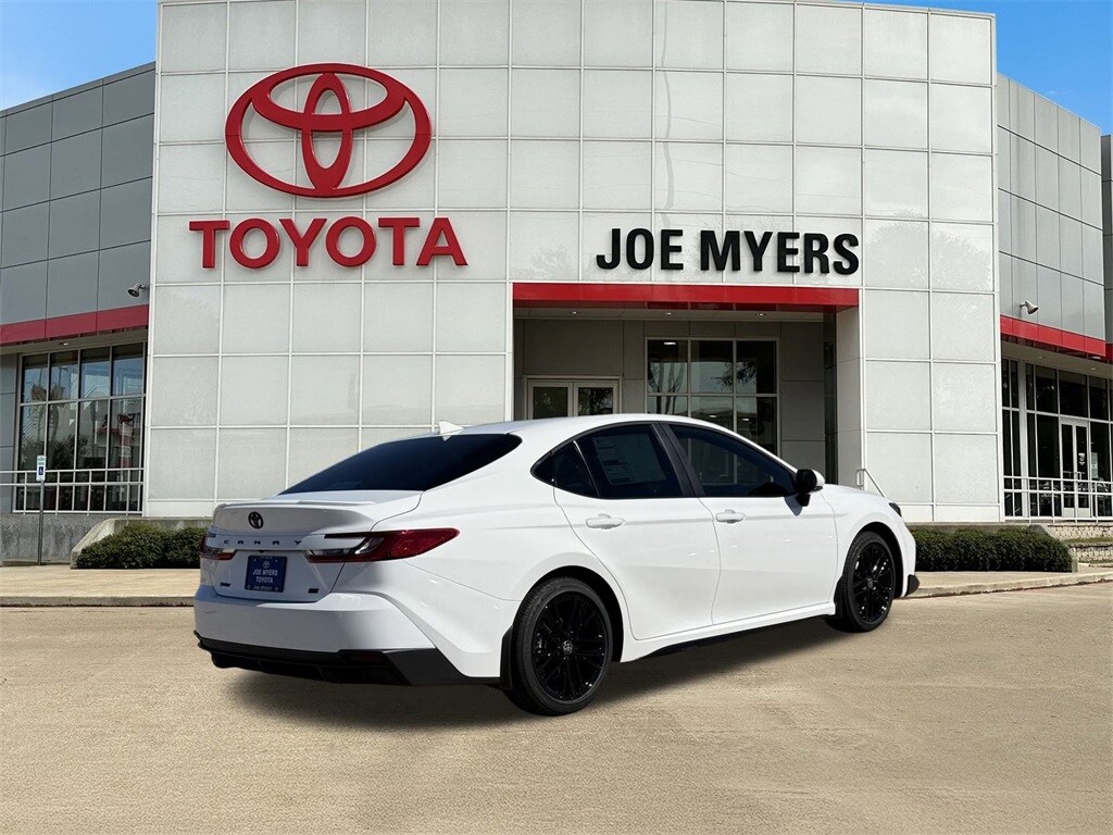 2026 Toyota Camry SE photo 4