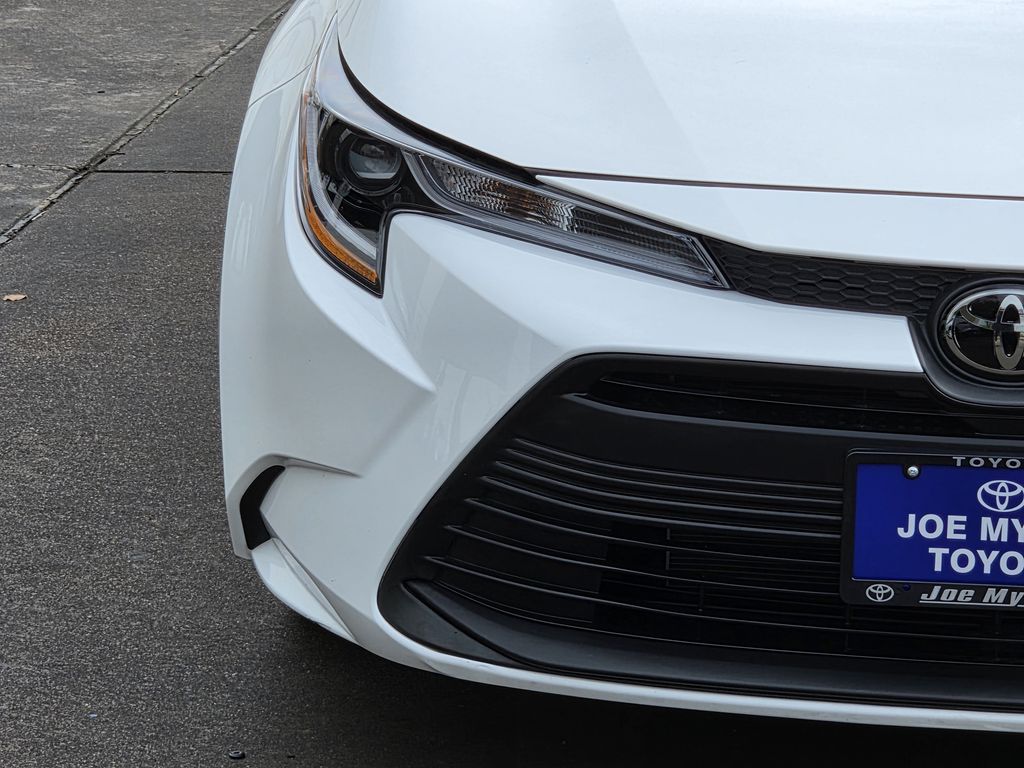Used 2026 Ice Toyota LE image 5