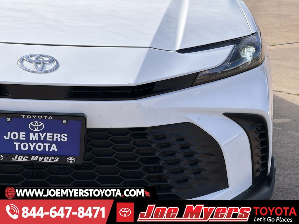 Used 2025 Ice Toyota SE image 4