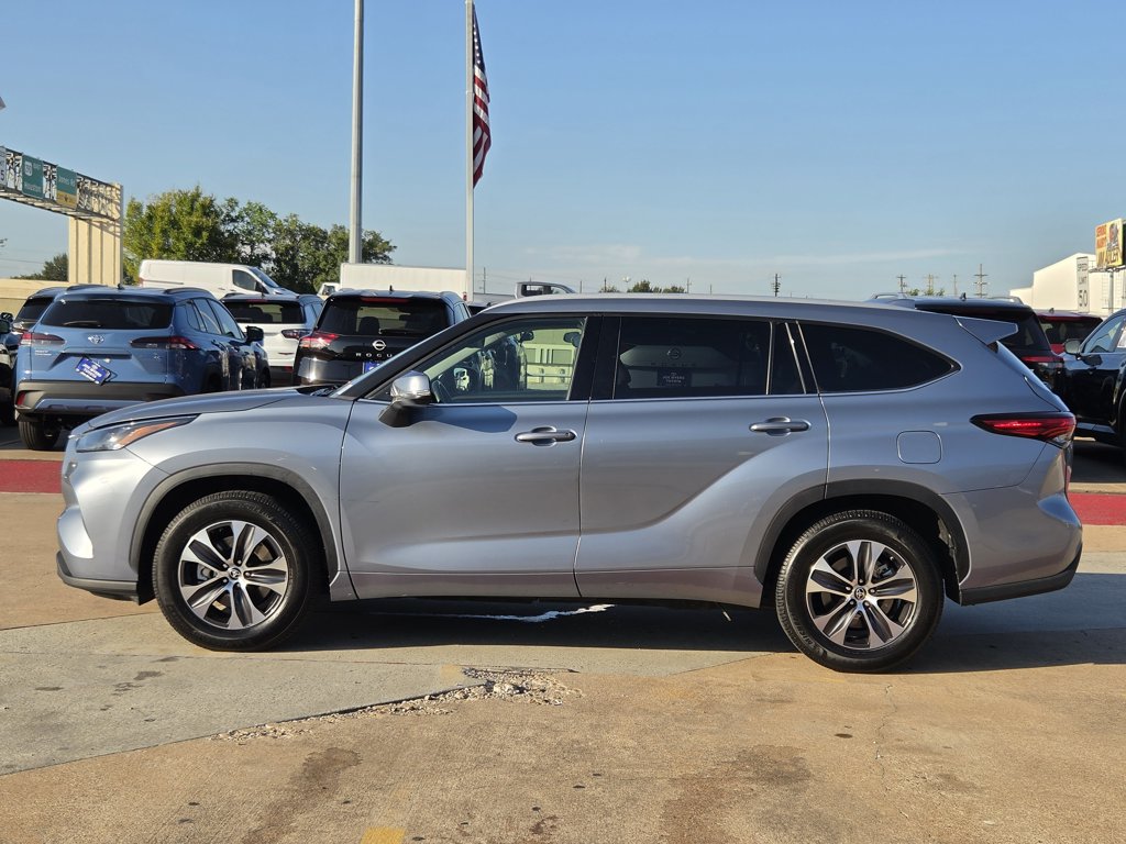 Used 2022 Moon Dust Toyota XLE image 6