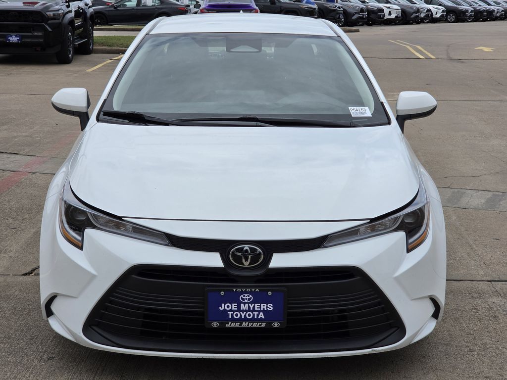 Used 2025 Ice Toyota LE image 3