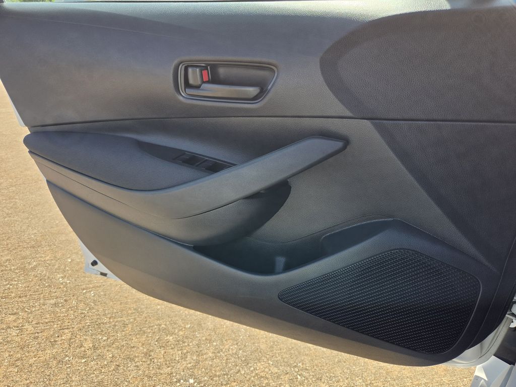 Used 2025 Ice Toyota LE image 25