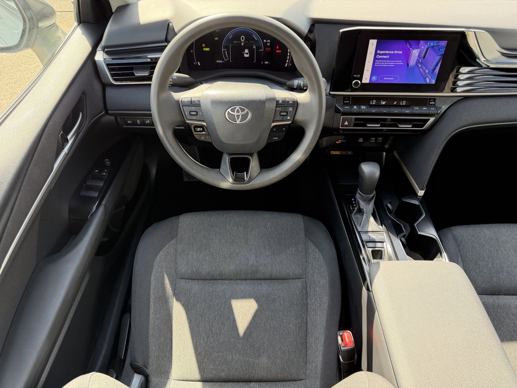 2025 Toyota Camry LE - Photo 14
