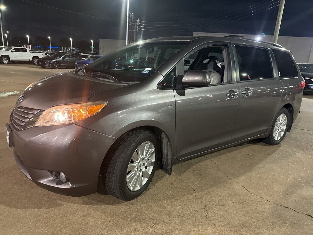 Used 2016 Toyota Sienna XLE Premium Minivan/Van