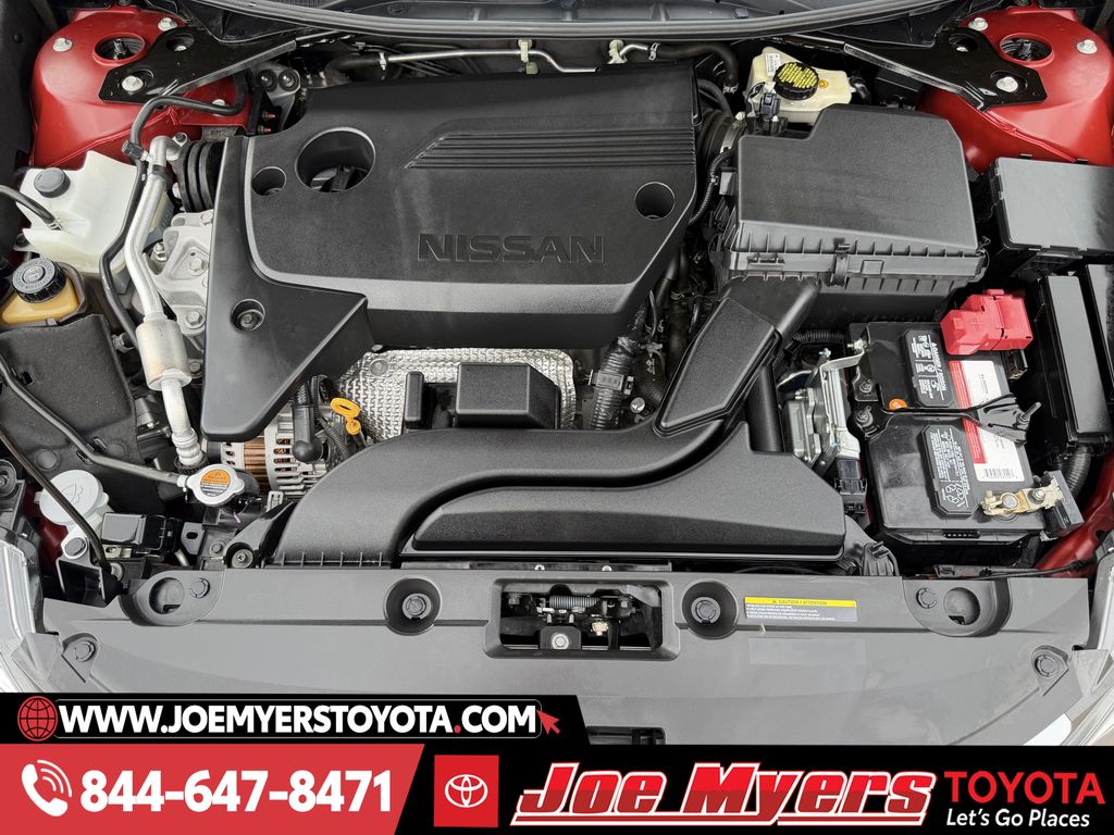 Used 2016 Cayenne Red Nissan 2.5 SL image 32