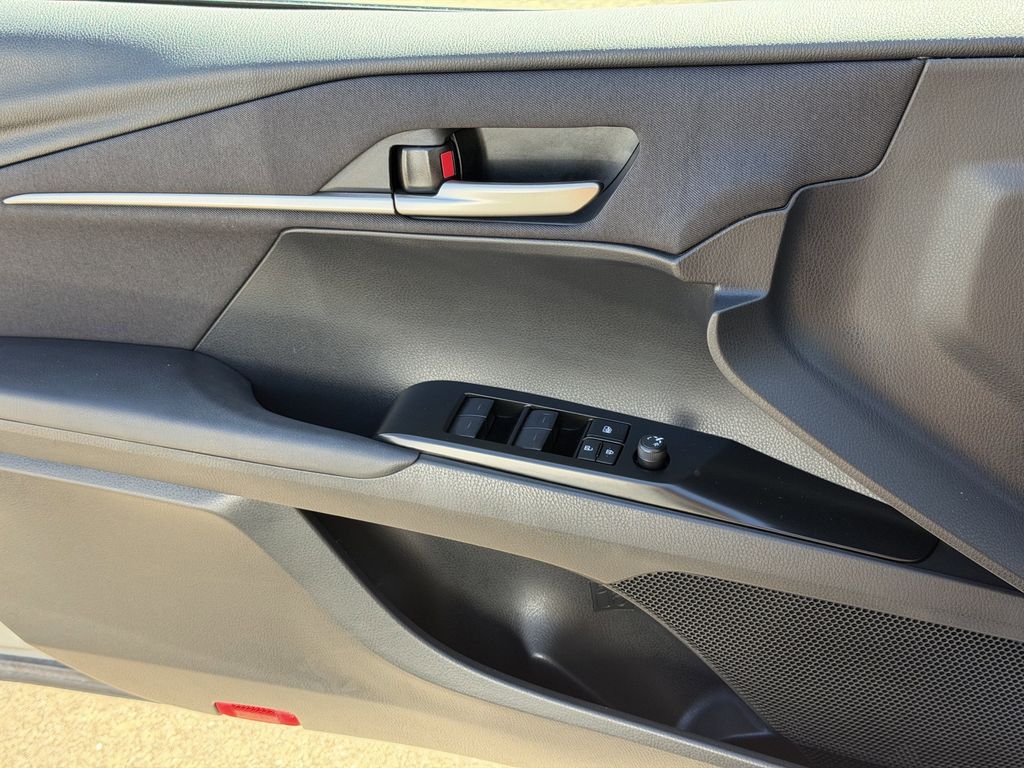 2025 Toyota Camry LE - Photo 26