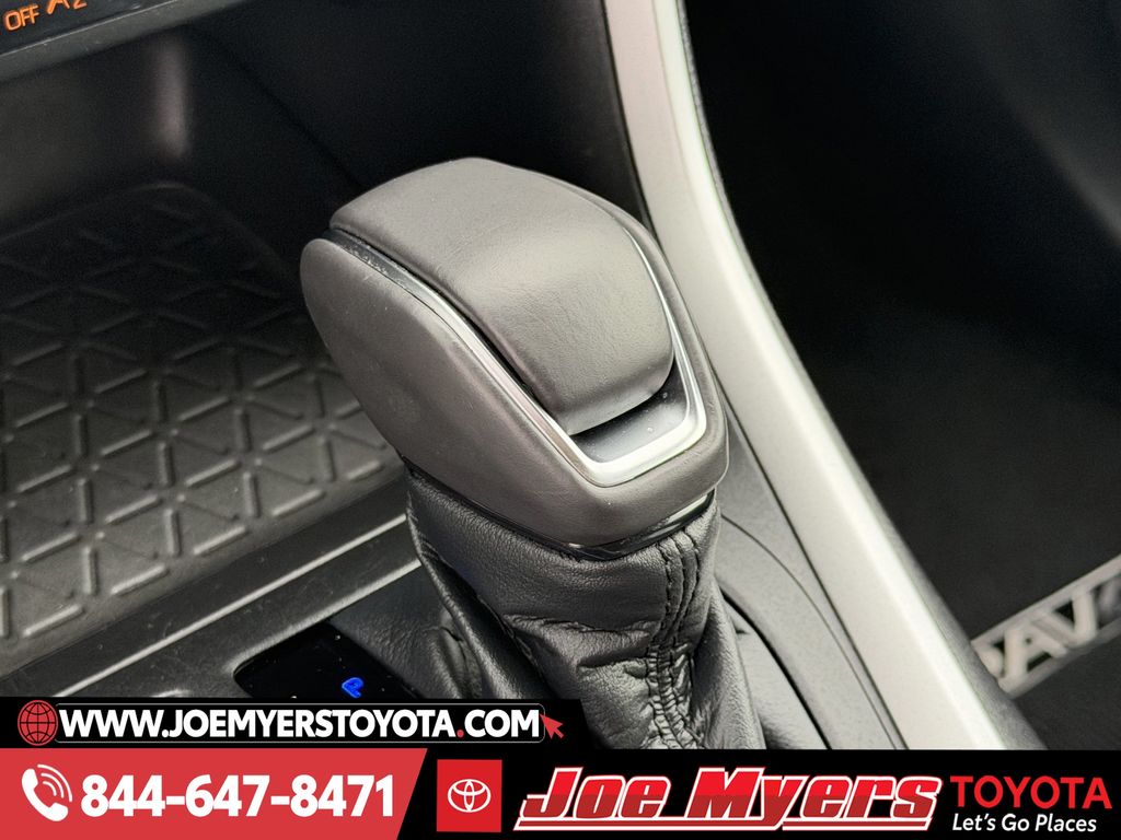 Used 2022 Silver Sky Metallic Toyota XLE Premium image 21