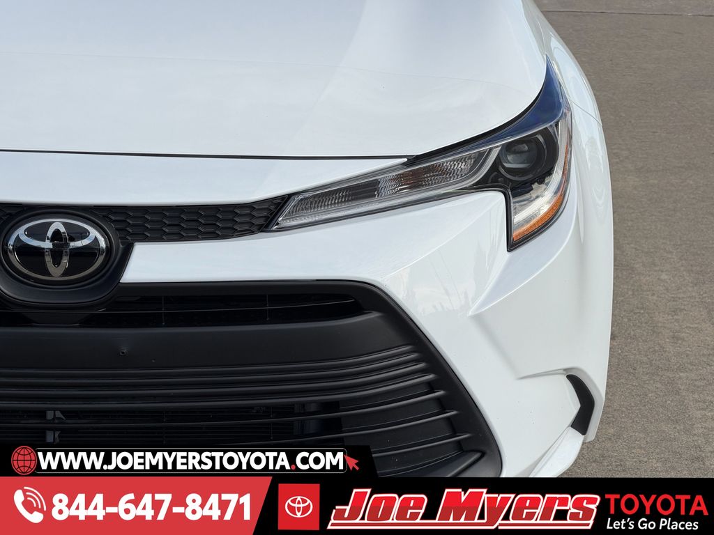 Used 2024 Ice Toyota LE image 4