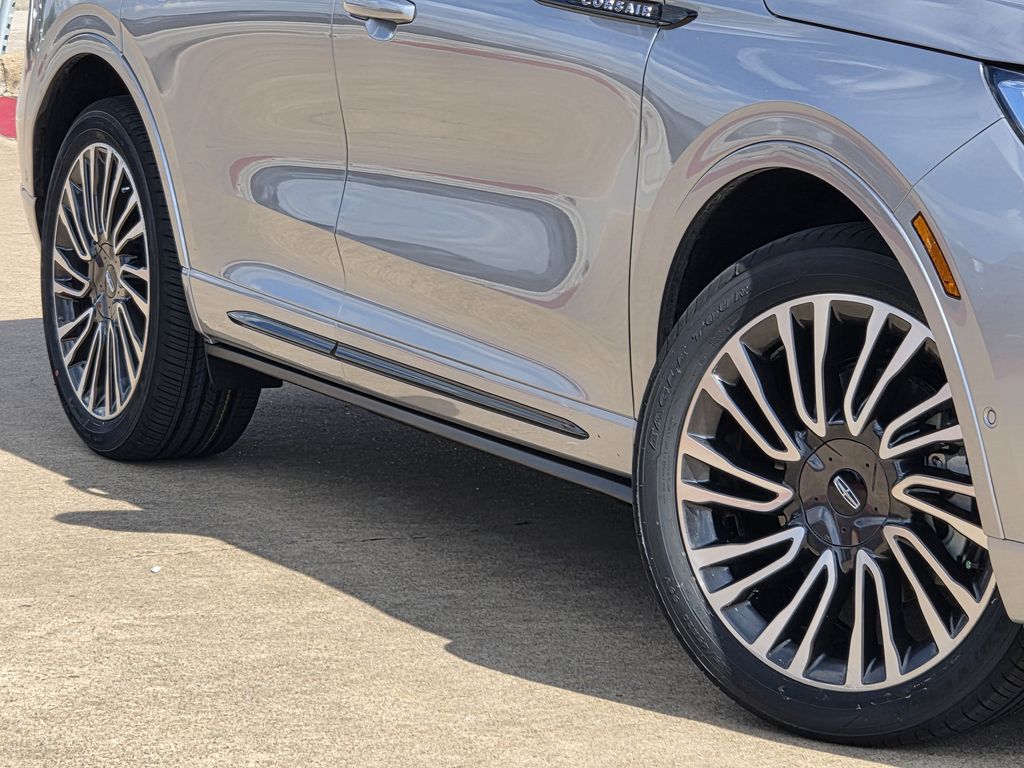 Used 2022 Radiance Metallic Lincoln Grand Touring image 11