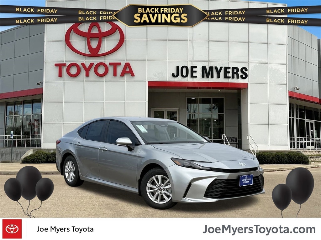 2026 Toyota Camry LE's photo