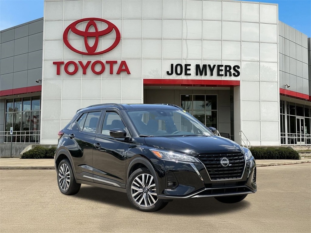 Used 2022 Nissan Kicks SR with VIN 3N1CP5DV4NL487695 for sale in Houston, TX