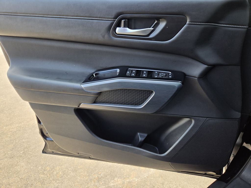Used 2025 Super Black Nissan SL image 25