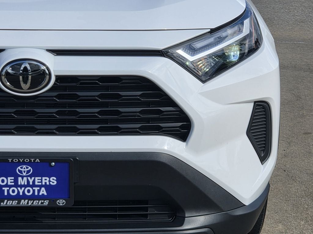 Used 2025 Ice Toyota XLE image 4