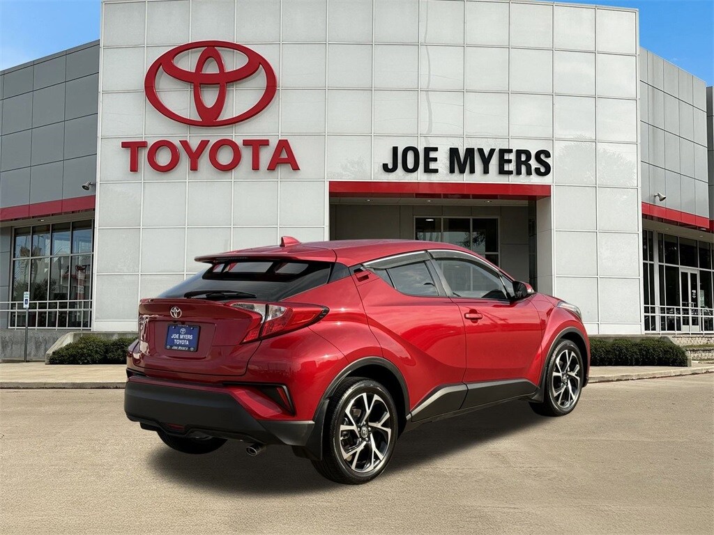 2021 Toyota C-HR XLE photo 3